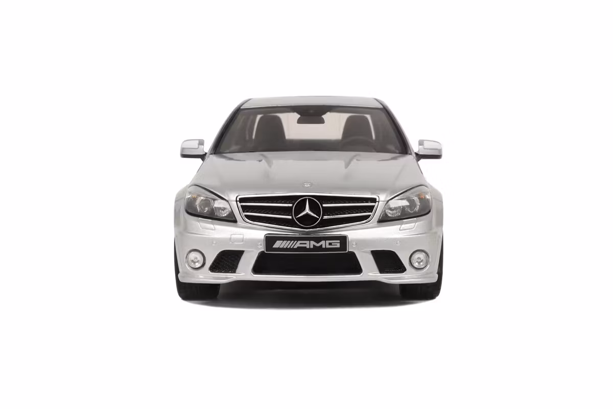 Skala 1/18 MERCEDES-BENZ C63 AMG SILVER (GT462) fr GT Spirit