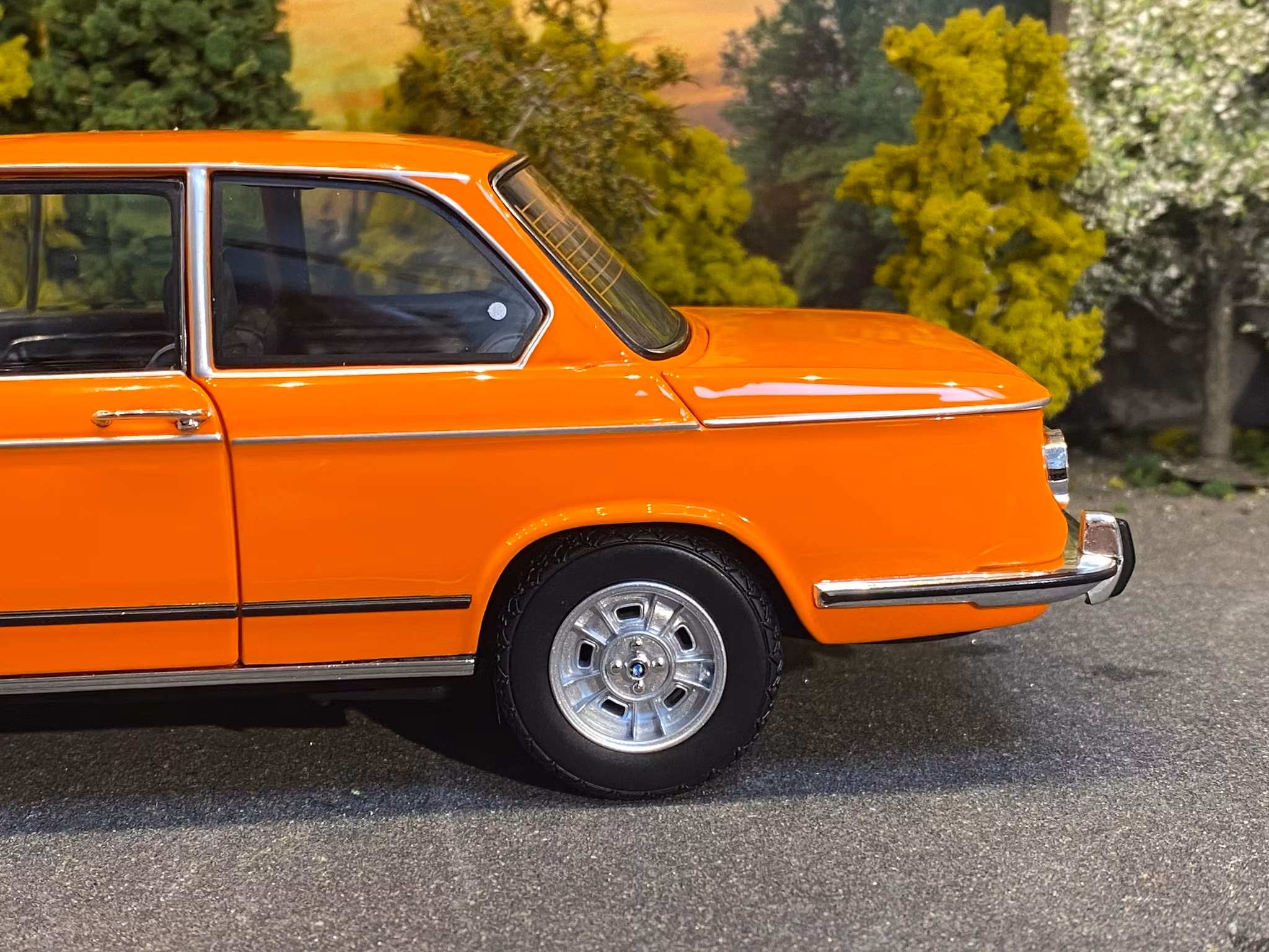 Skala 1/18 BMW 2002 tii, Orange (08543P) fr Kyosho