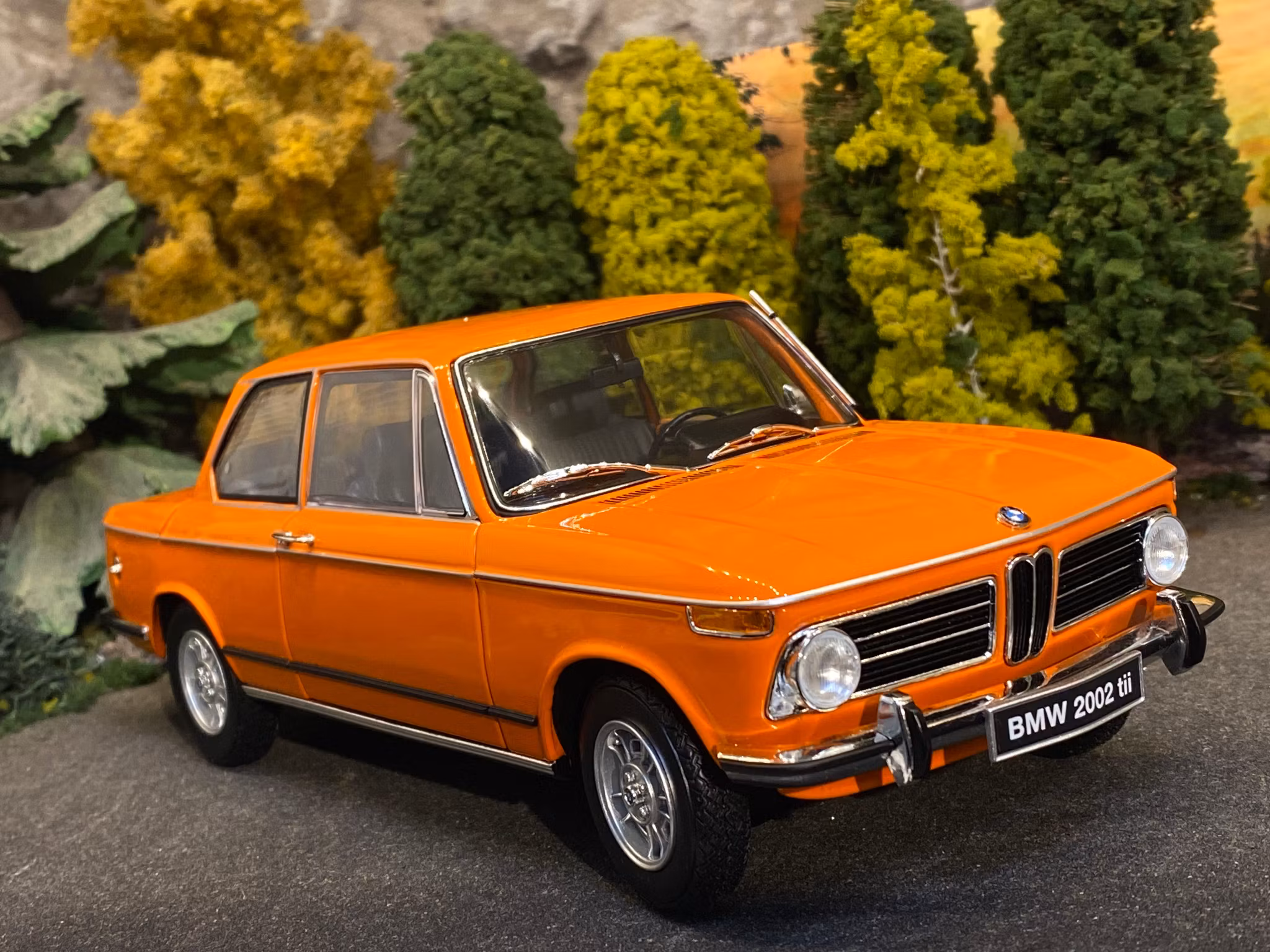 Skala 1/18 BMW 2002 tii, Orange (08543P) fr Kyosho