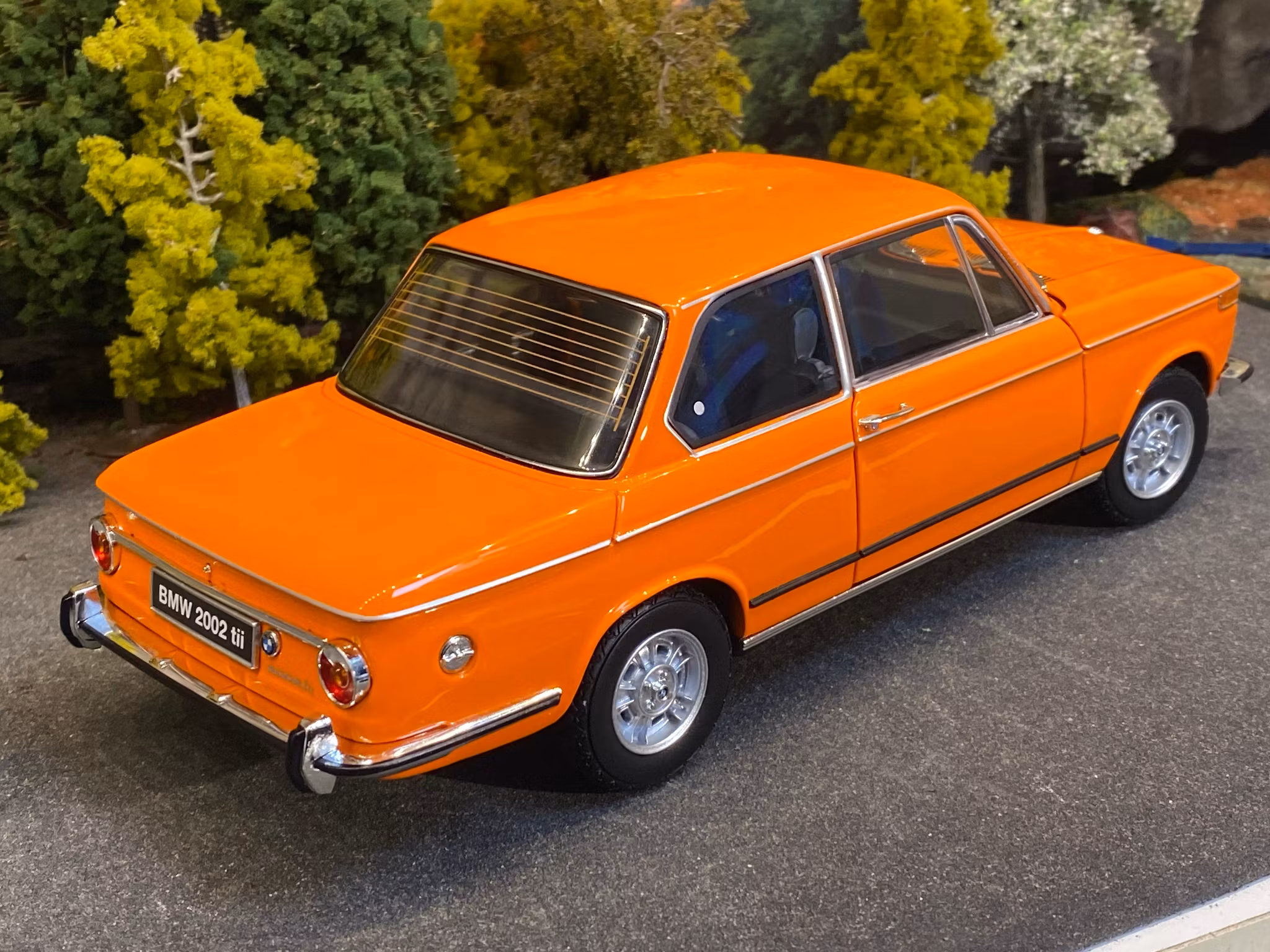 Skala 1/18 BMW 2002 tii, Orange (08543P) fr Kyosho