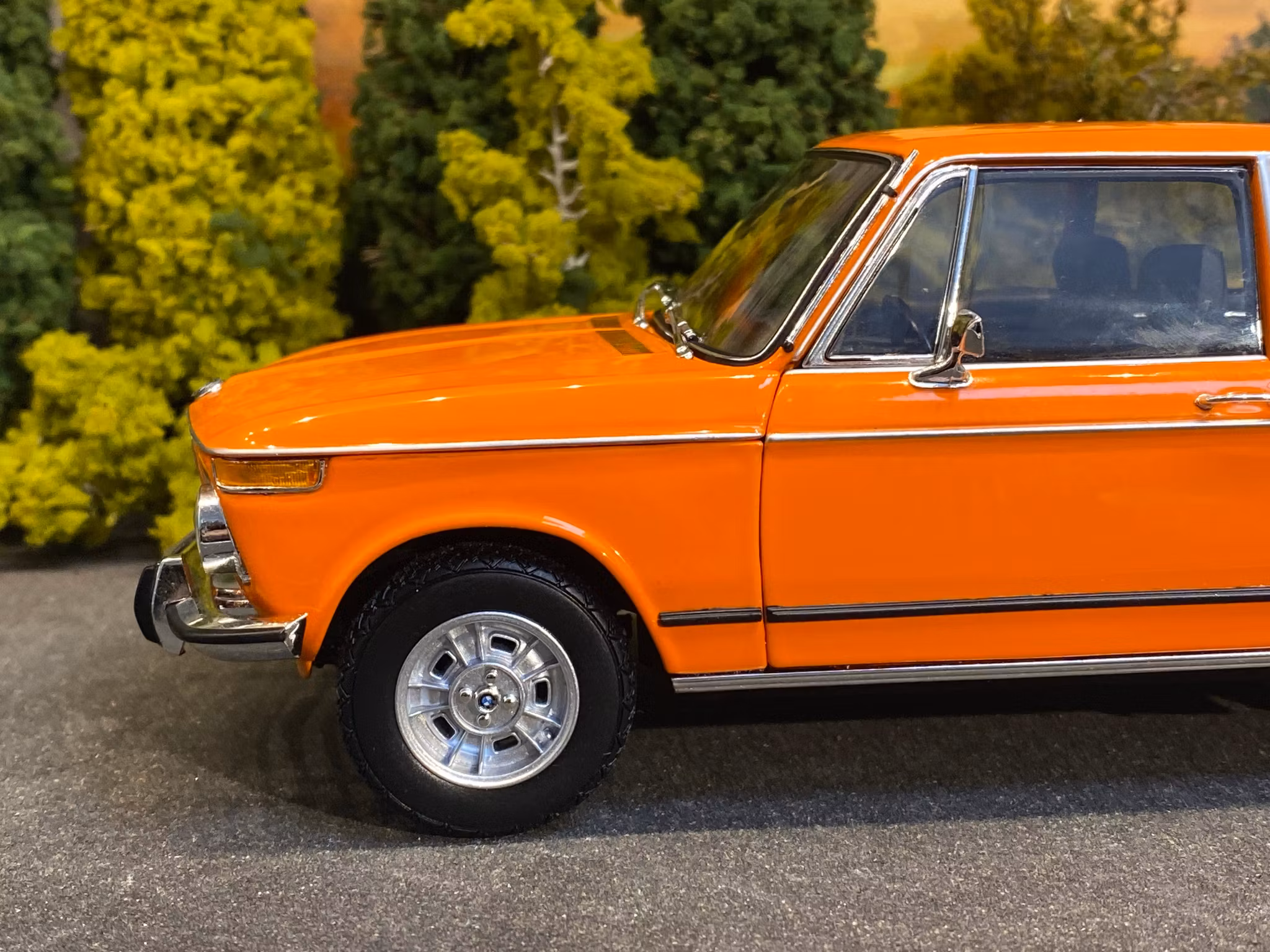 Skala 1/18 BMW 2002 tii, Orange (08543P) fr Kyosho