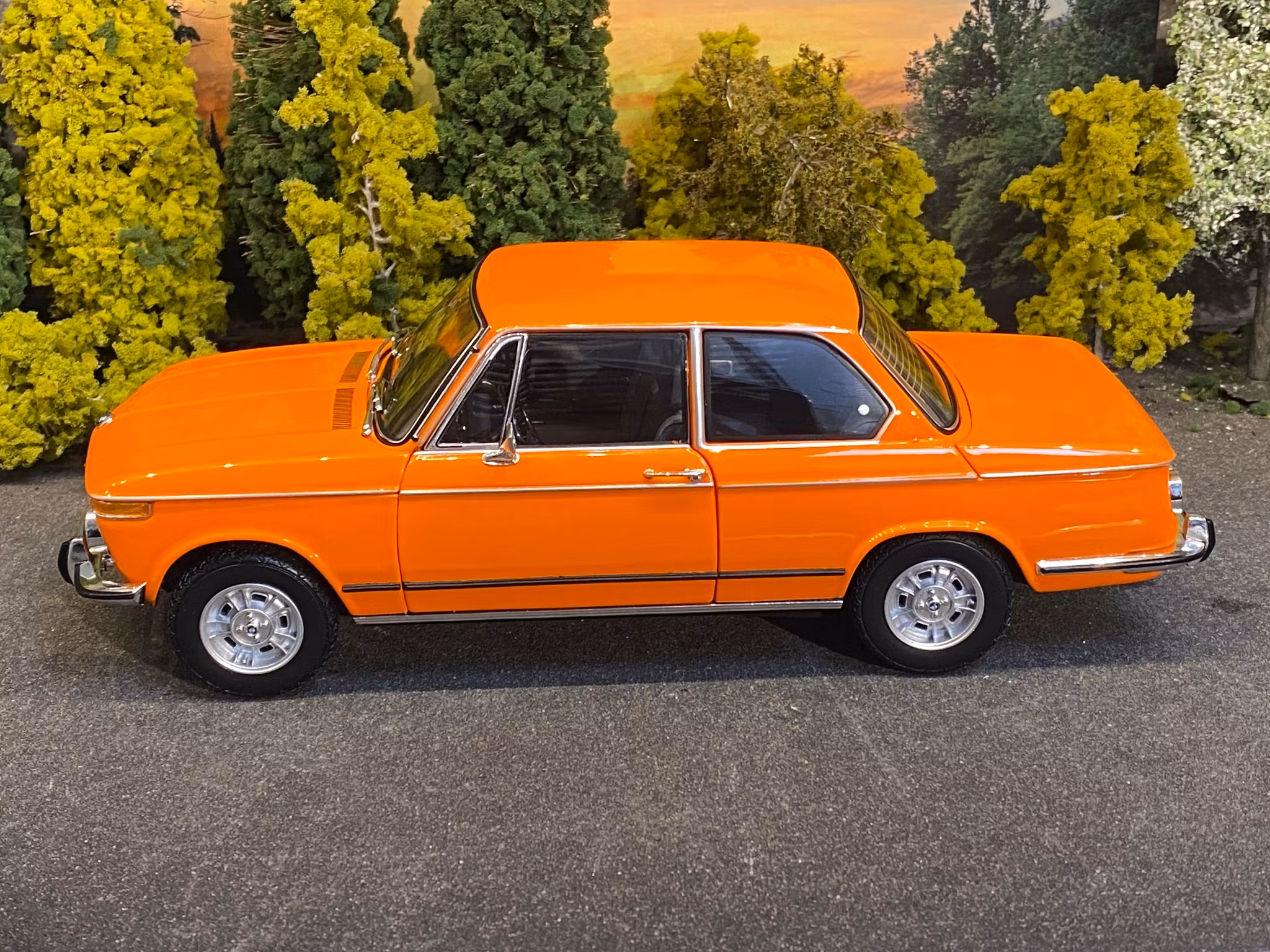 Skala 1/18 BMW 2002 tii, Orange (08543P) fr Kyosho