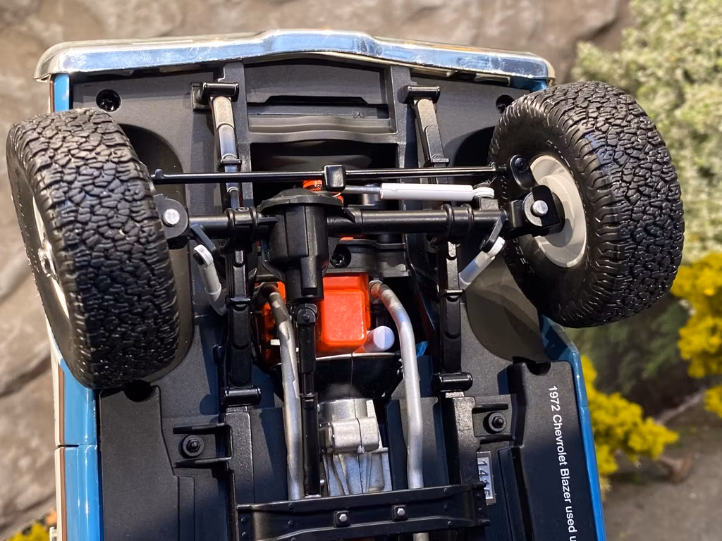 Skala 1/18 1972 Chevrolet K5 Blazer, Blue/white removable roof fr Acme