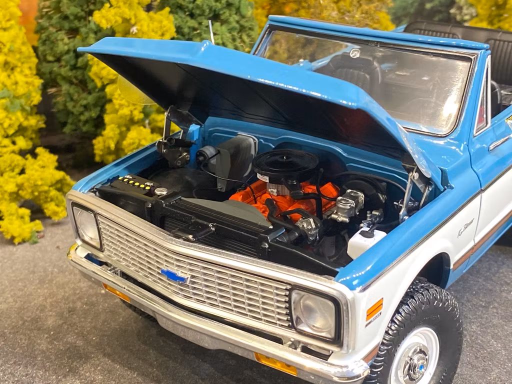 Skala 1/18 1972 Chevrolet K5 Blazer, Blue/white removable roof fr Acme