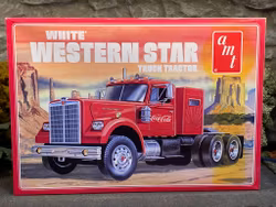 Skala 1/25 WHITE WESTERN STAR SEMI TRACTOR (COCA COLA) fr AMT
