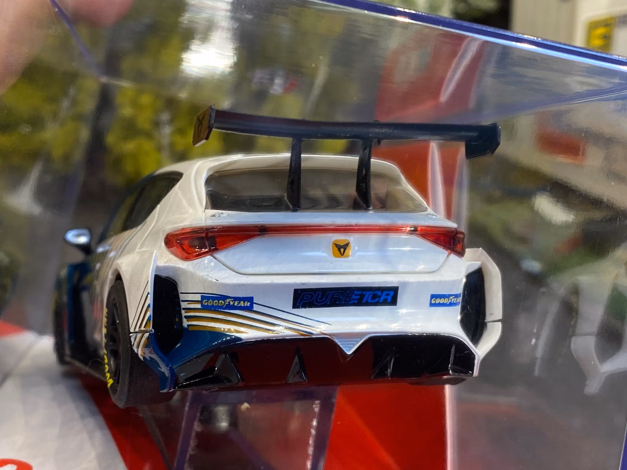 Skala 1/32 Analogue Slot Car fr SCX: Cupra E-RACER - Gené