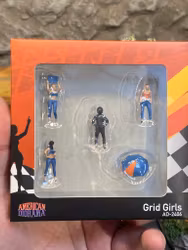 Skala 1/64 - 4 Figures + Umbrella  "Grid Girls" fr American Diorama