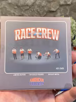 Skala 1/64 - 6 Figures "Race Crew" fr American Diorama