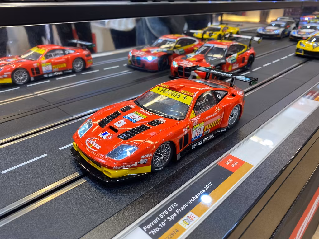 Skala 1/24 Digital/An. slot car fr Carrera: Ferrari 575 GTC 'No.10'