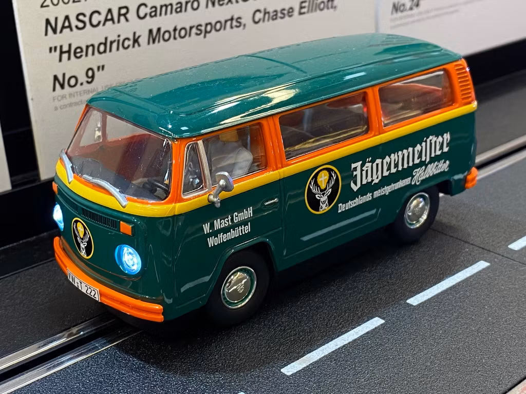Skala 1/32 Analog slotcar fr Carrera: Volkswagen T2b Jägermeister