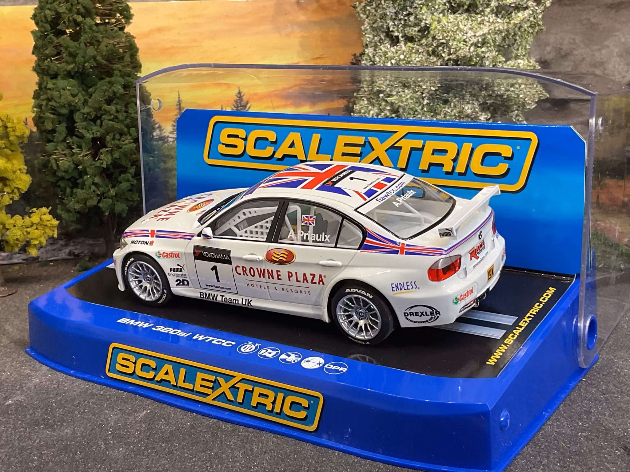 Skala 1/32 Analogue Slotcar - BMW 320si WTCC #1 A Priaulx fr Scalextric