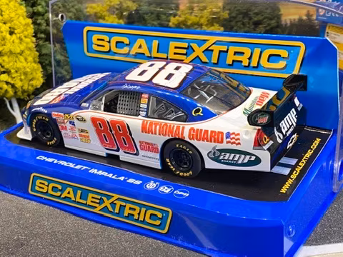 Skala 1/32 An. Slot Car fr Scalextric: NASCAR Chevrolet Impala SS #88 - Dale Earndhart Jr ( National Guard)