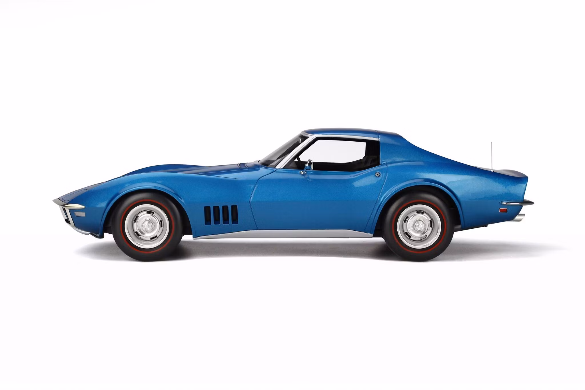 Skala 1/12 Chevrolet Corvette C3 1968', Blue fr GT-Spirit (GT255)