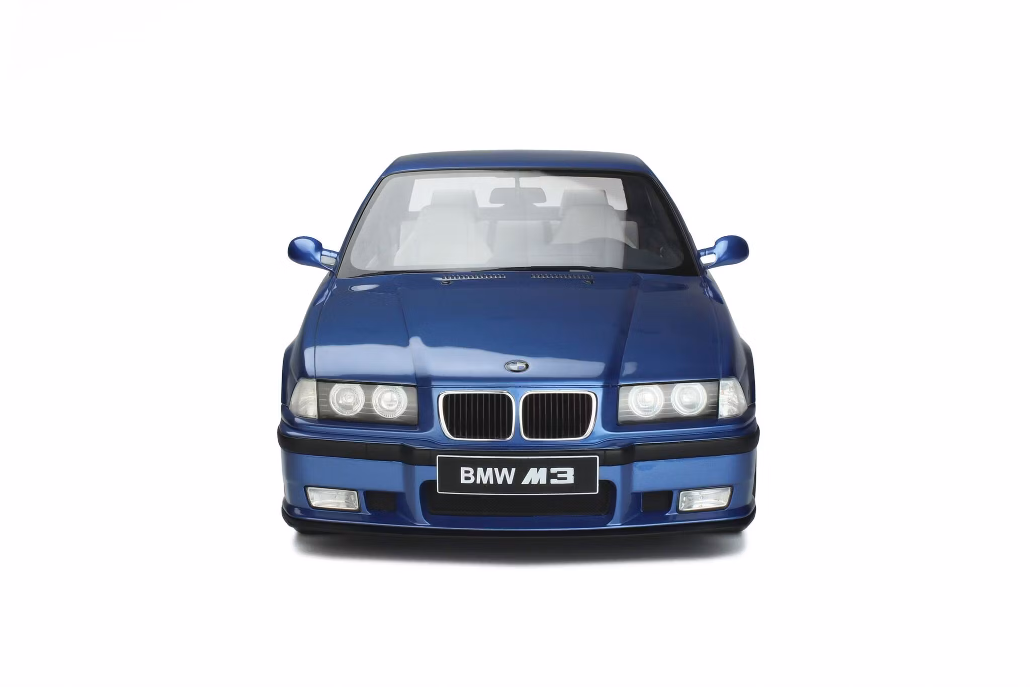 Skala 1/8 BMW M3 (E36) 3.2L Coupe, Blue, incl. Show case fr GT-Spirit (GTS801001)