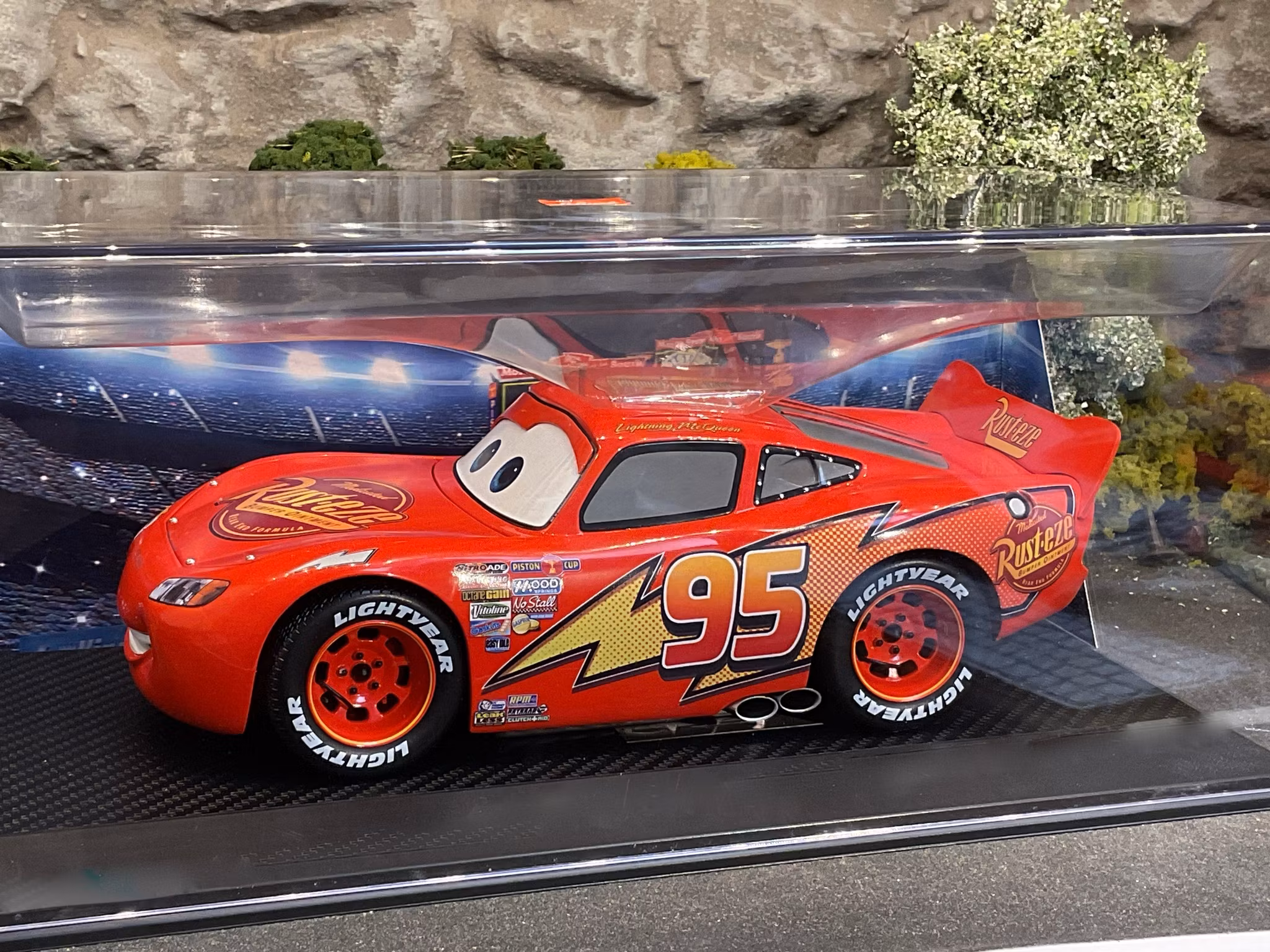 Skala 1/18 Lightning/Blixten McQueen - Disney Pixar CARS fr Schuco