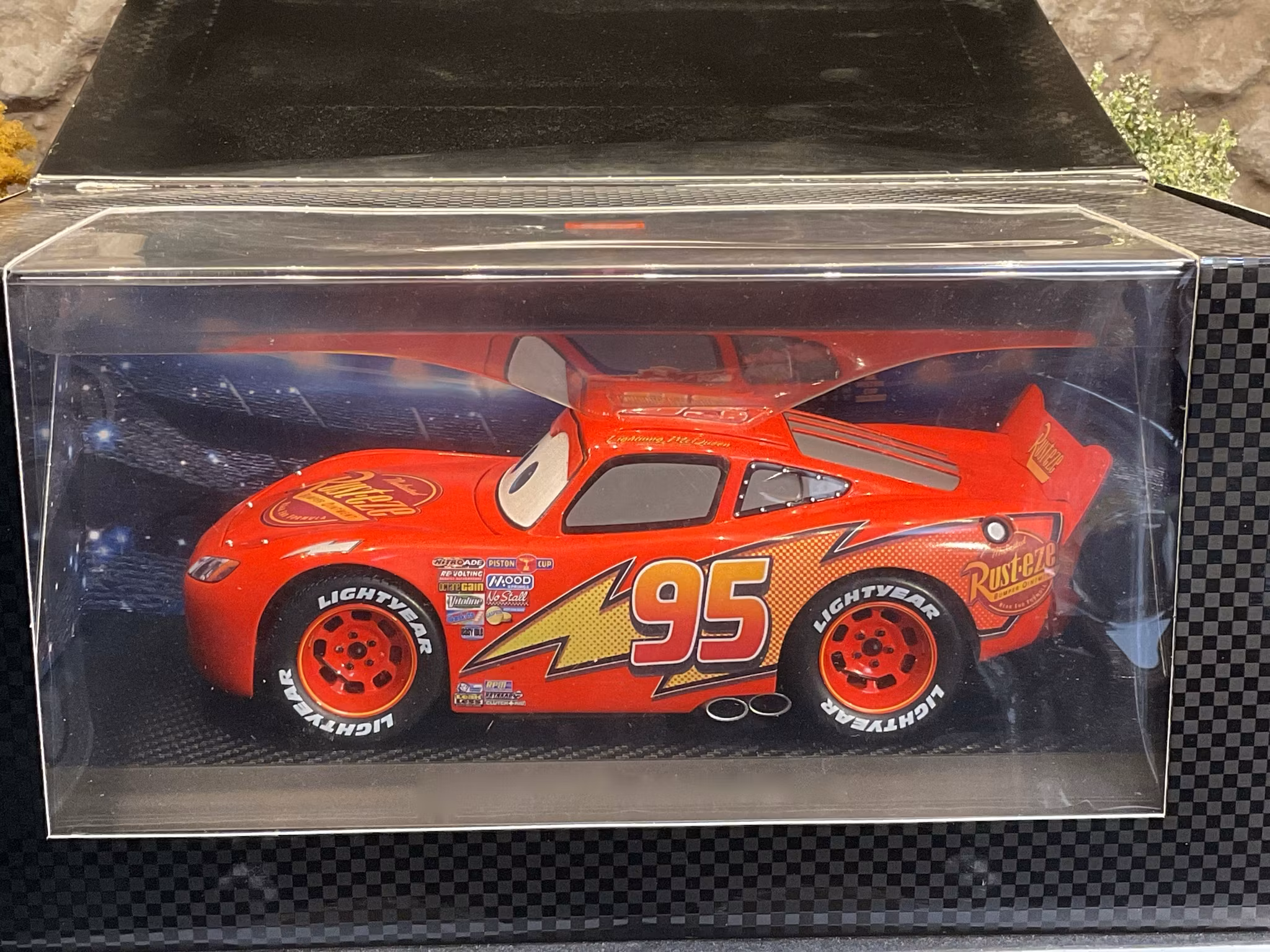 Skala 1/18 Lightning/Blixten McQueen - Disney Pixar CARS fr Schuco