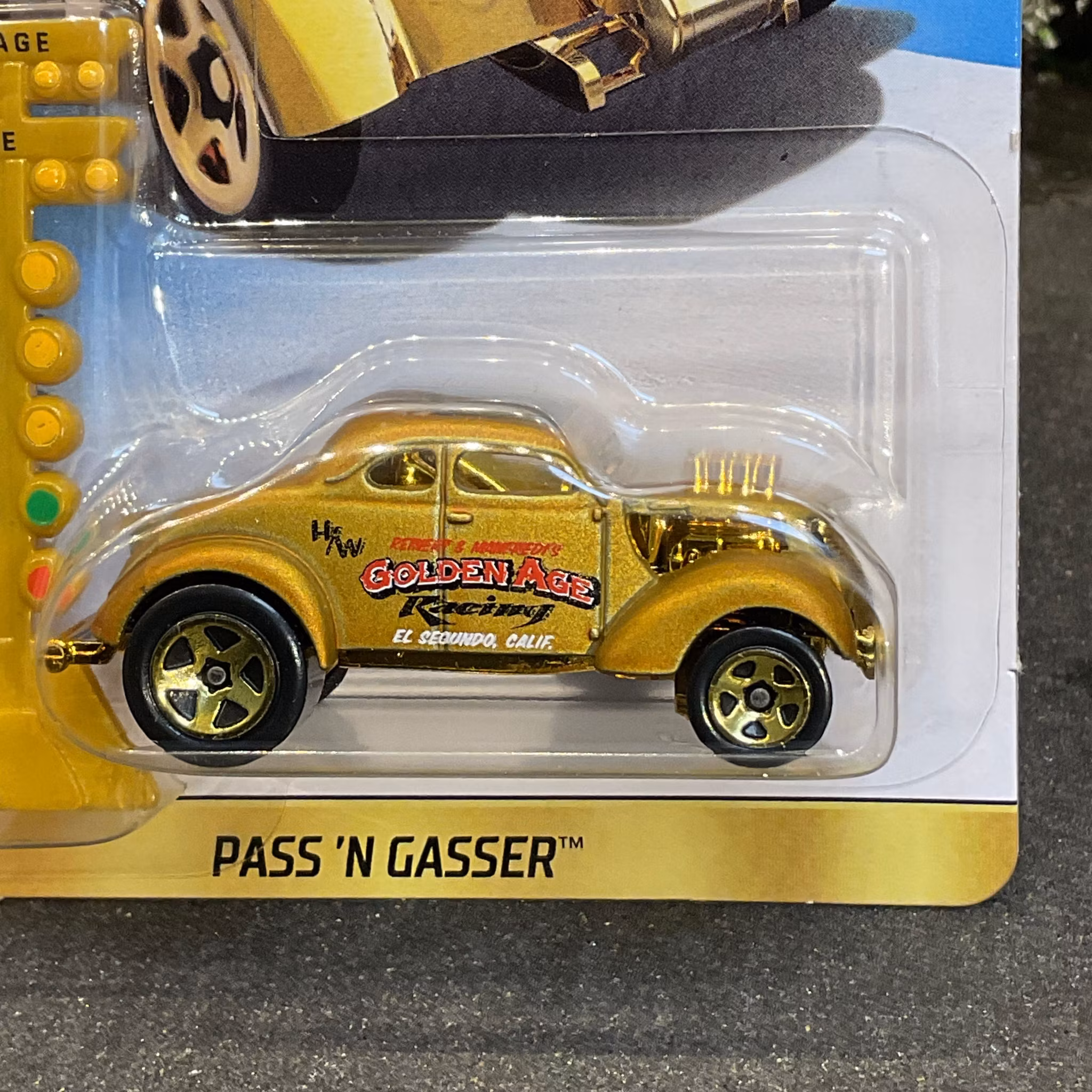Skala 1/64 Hot Wheels 50 years jubilee: Pass 'n Gasser w Racing Start light