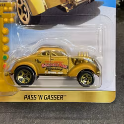 Skala 1/64 Hot Wheels 50 years jubilee: Pass 'n Gasser w Racing Start light