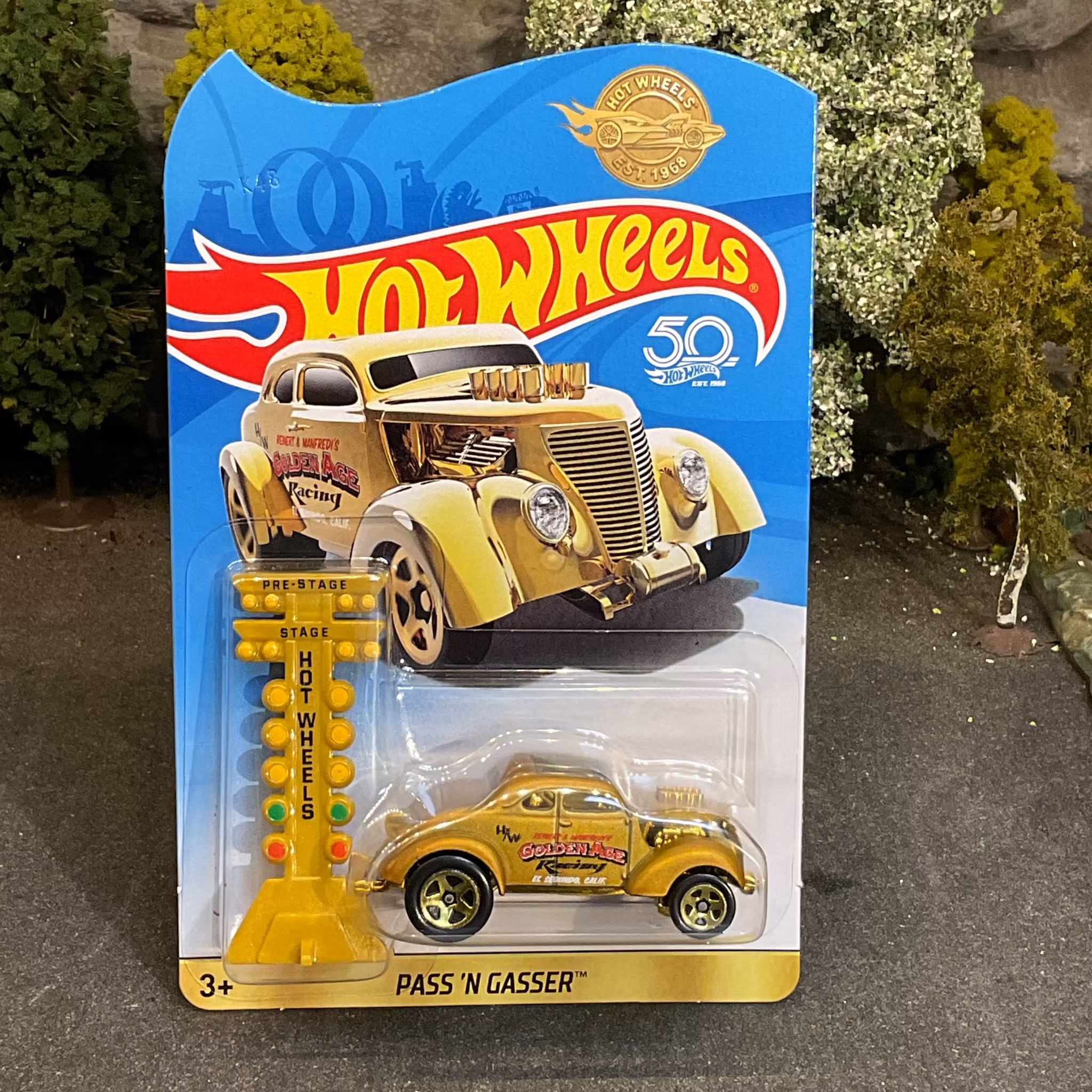 Skala 1/64 Hot Wheels 50 years jubilee: Pass 'n Gasser w Racing Start light