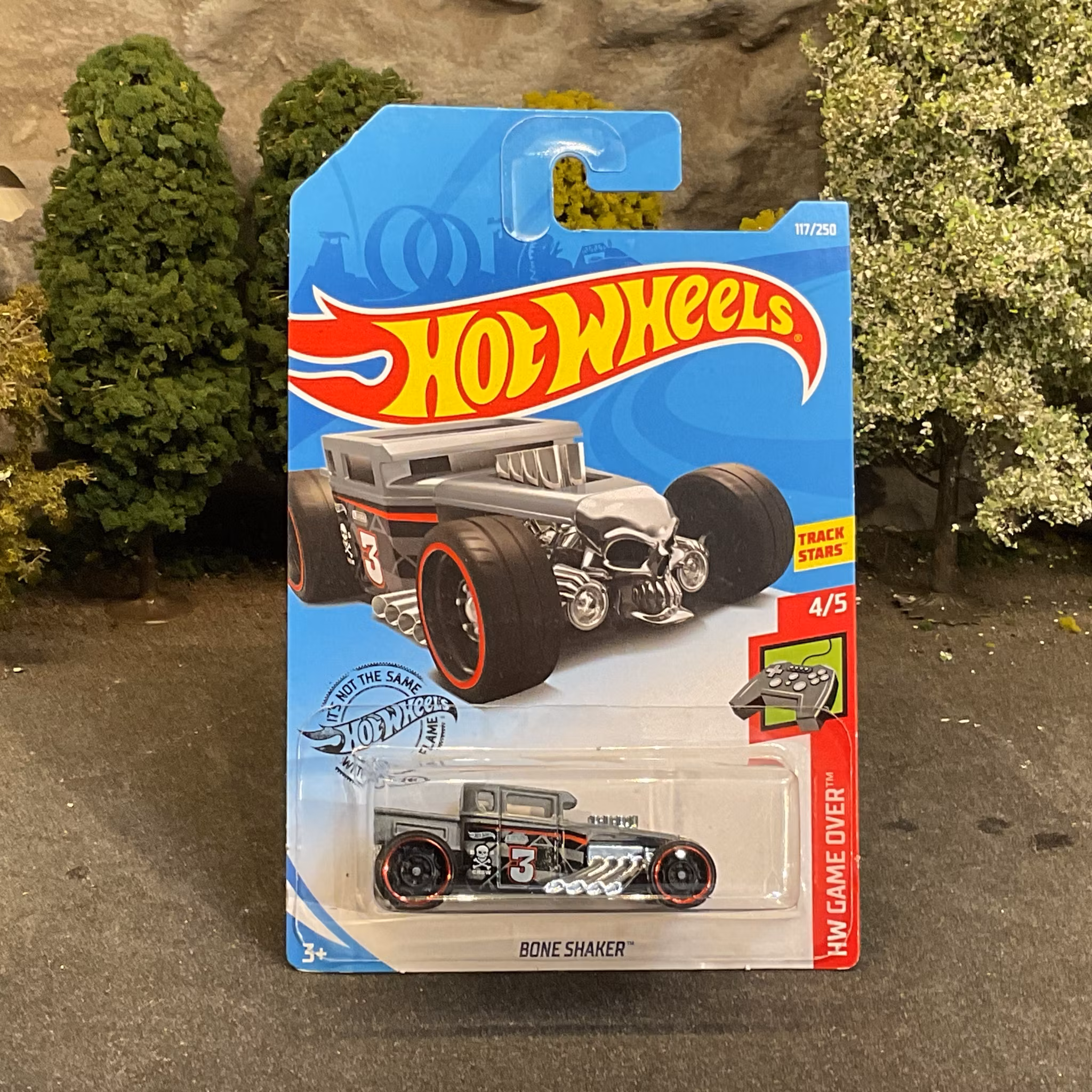 Skala 1/64 Hot Wheels "HW Game Over" Trackstars: Bone Shaker
