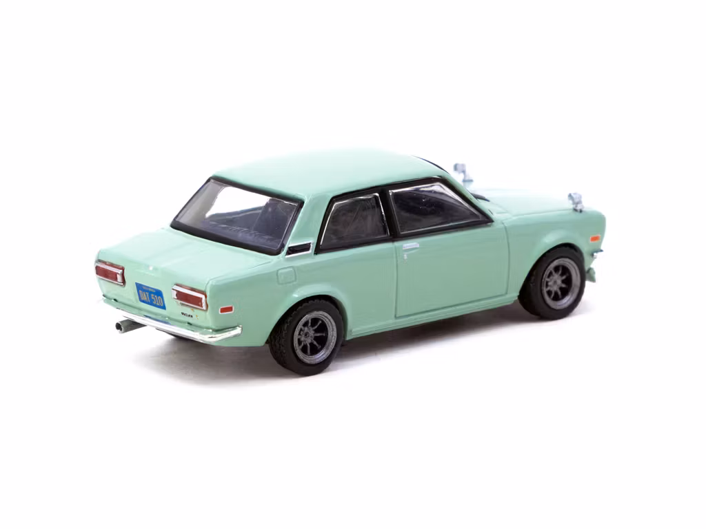 Skala 1/64 Datsun 510 Light Green fr Tarmac Works - ROAD64
