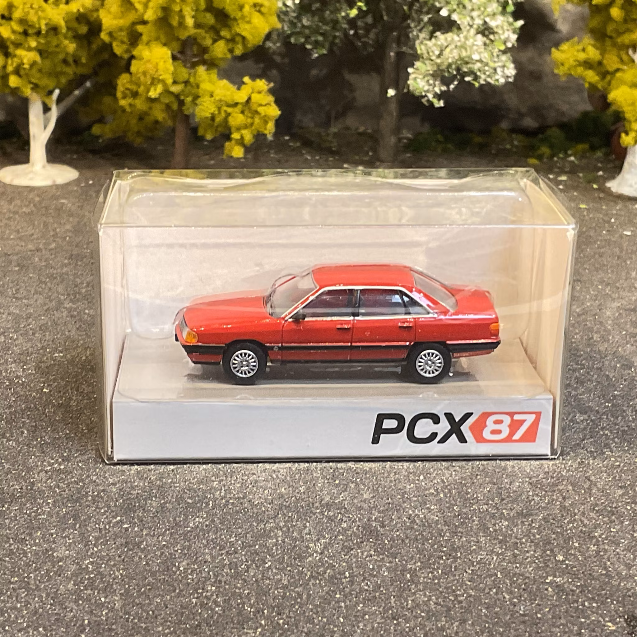 Skala 1/87 - Audi 100 (C3), Red fr PCX87