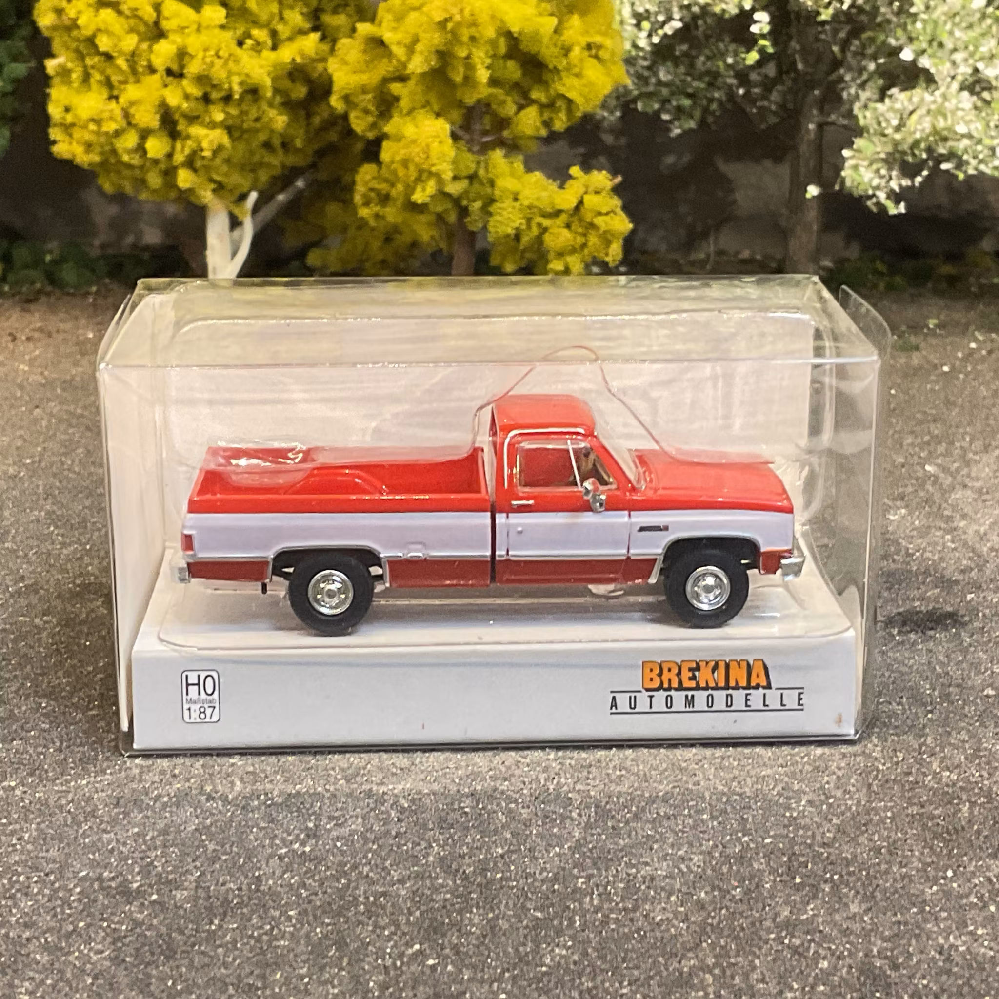 Skala 1/87 - GMC Sierra Grande, Red fr Brekina