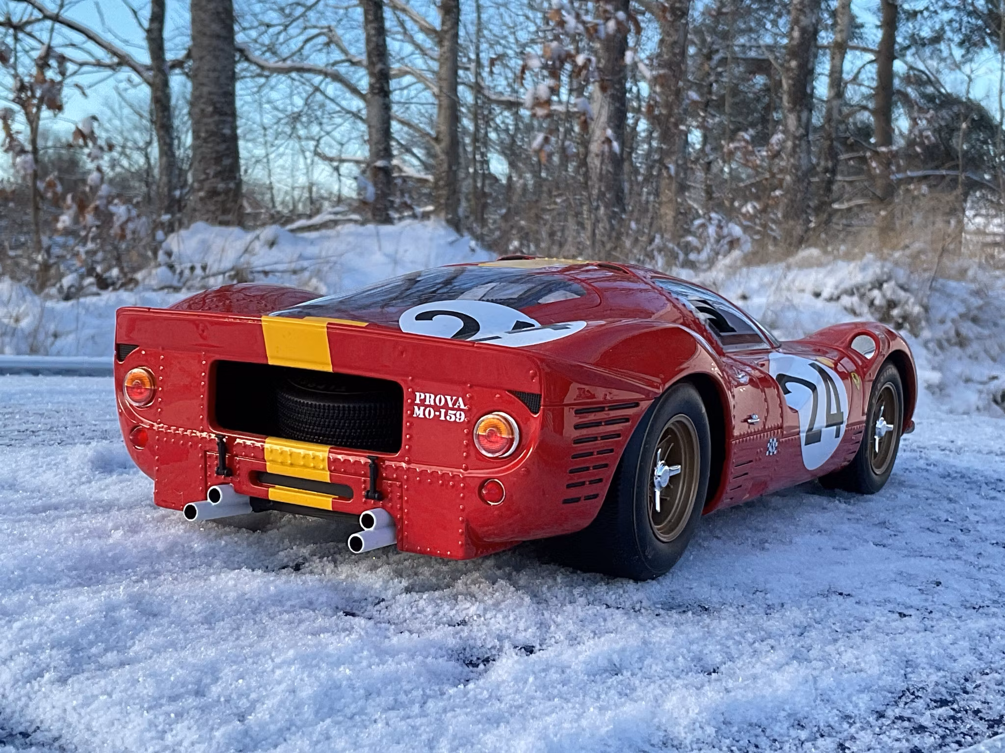 Skala 1/12 Ferrari 330 P4 #24 fr (CMR) Classic Model Replicars