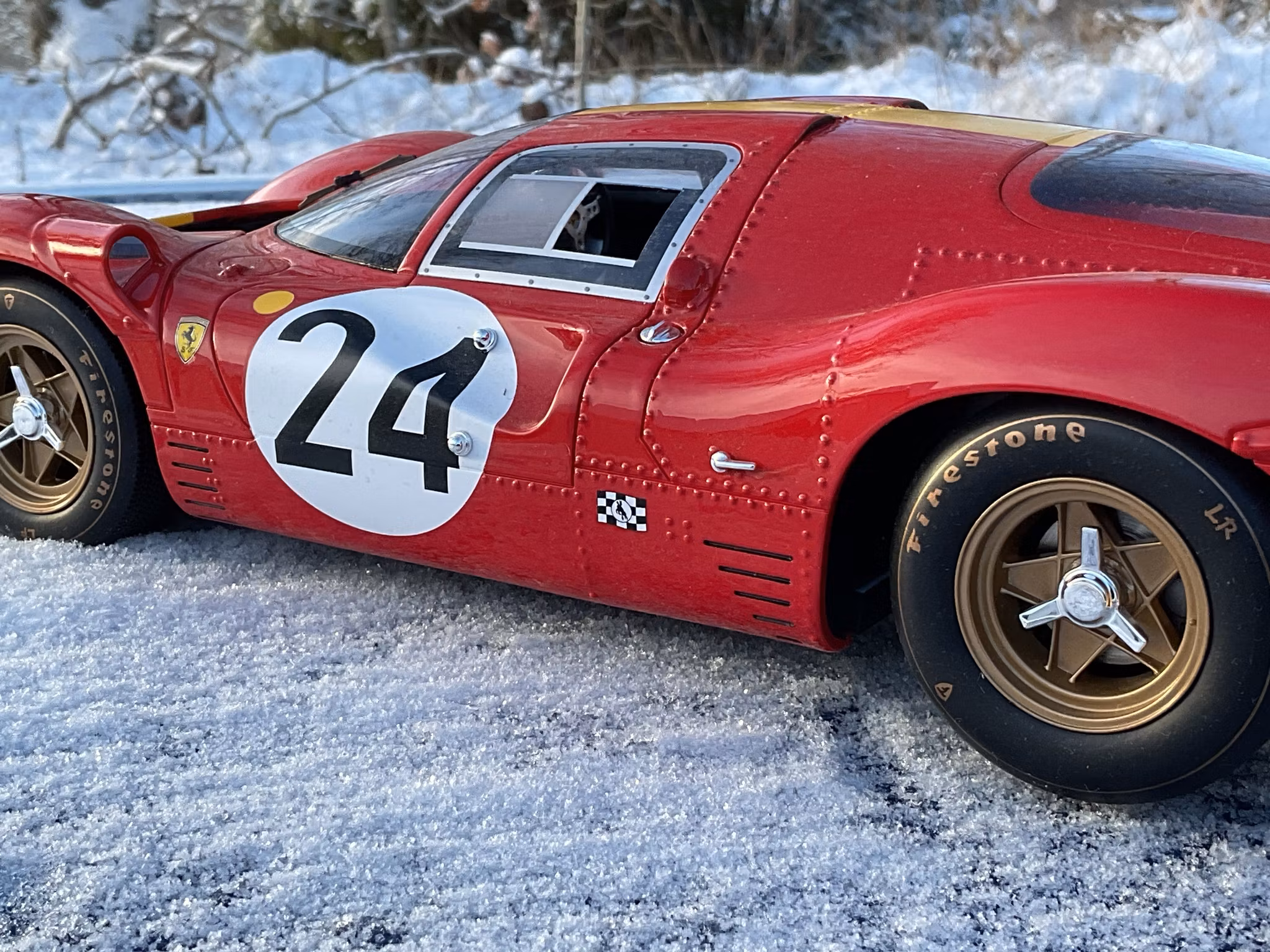 Skala 1/12 Ferrari 330 P4 #24 fr (CMR) Classic Model Replicars