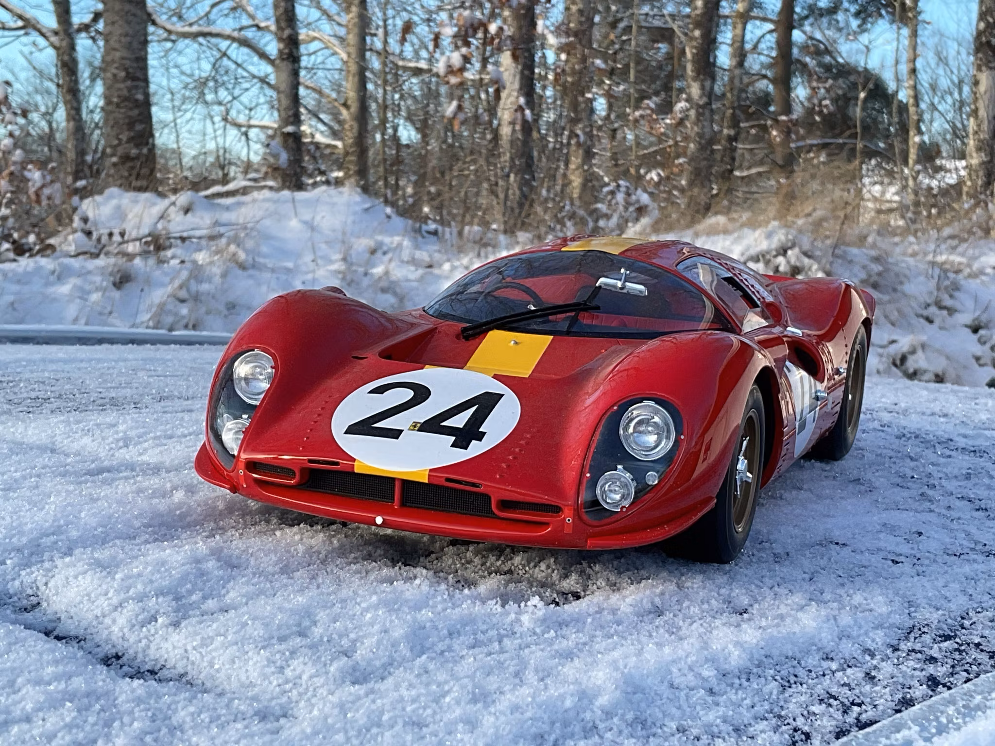 Skala 1/12 Ferrari 330 P4 #24 fr (CMR) Classic Model Replicars