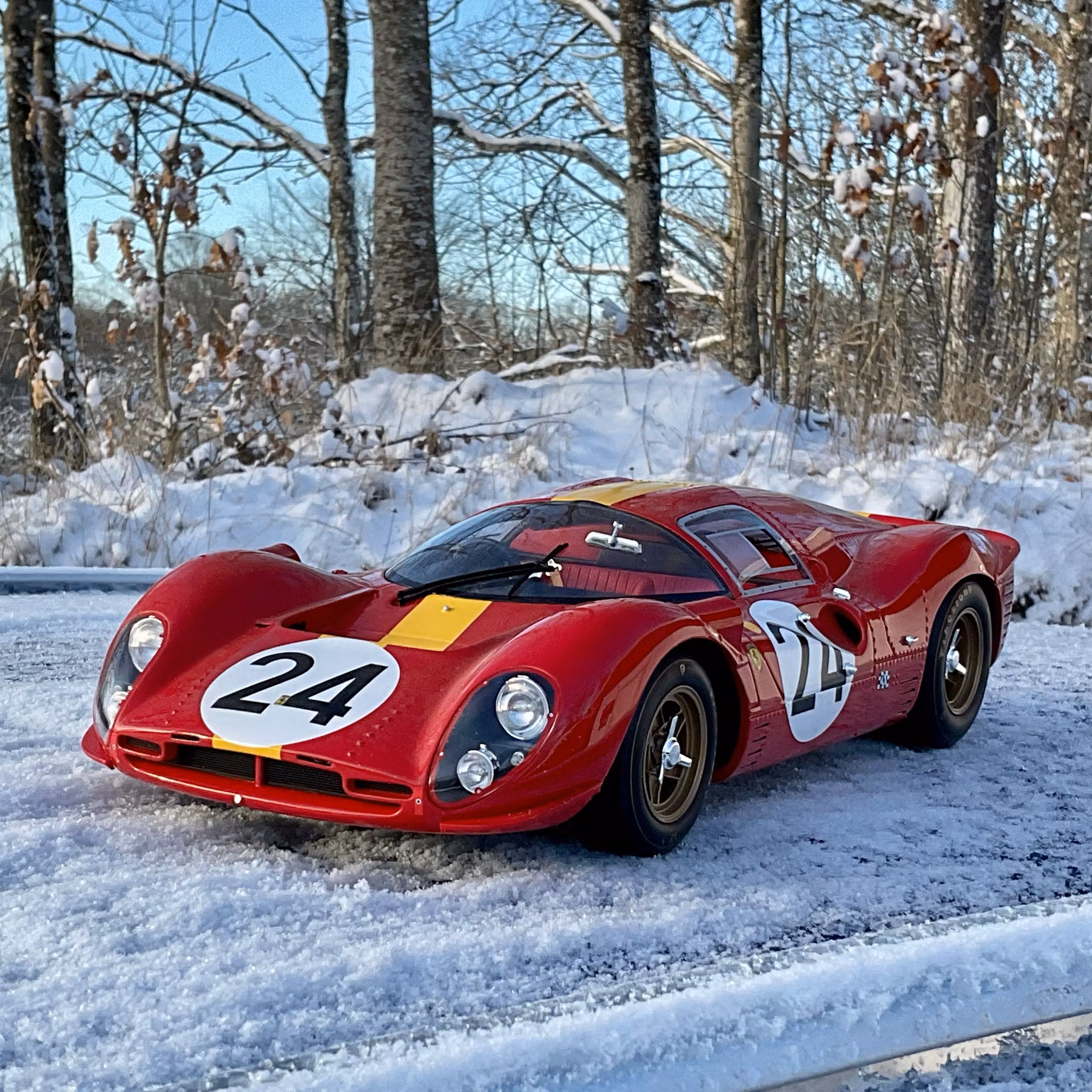 Skala 1/12 Ferrari 330 P4 #24 fr (CMR) Classic Model Replicars