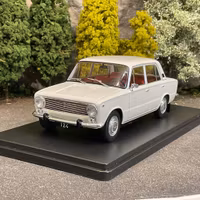 Skala 1/24 Fiat 124, White fr WhiteBox