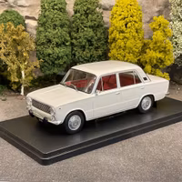 Skala 1/24 Fiat 124, White fr WhiteBox