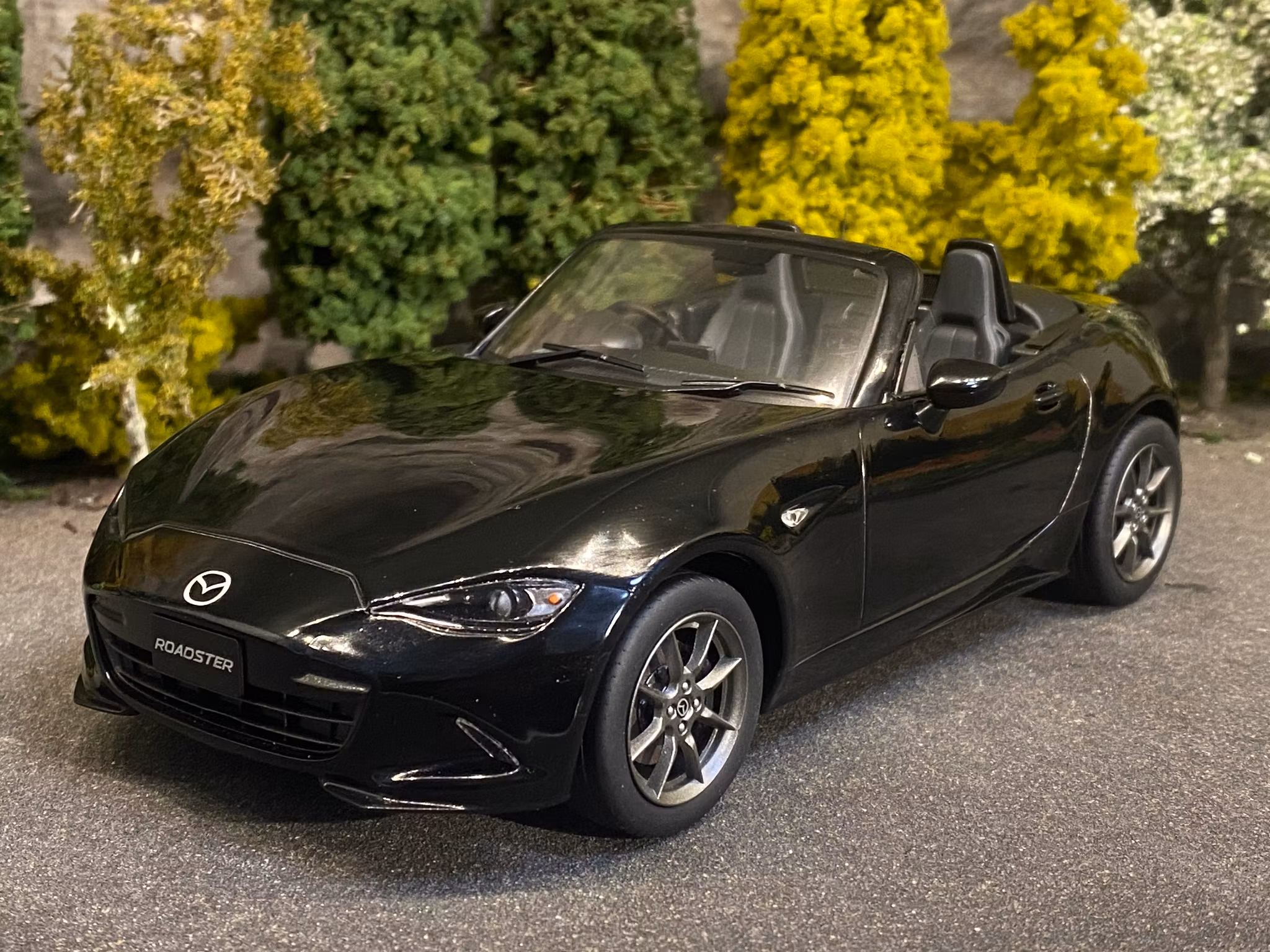 Skala 1/18 Mazda Roadster 15' Black (MX-5 Miata) RHD fr First:18 Models