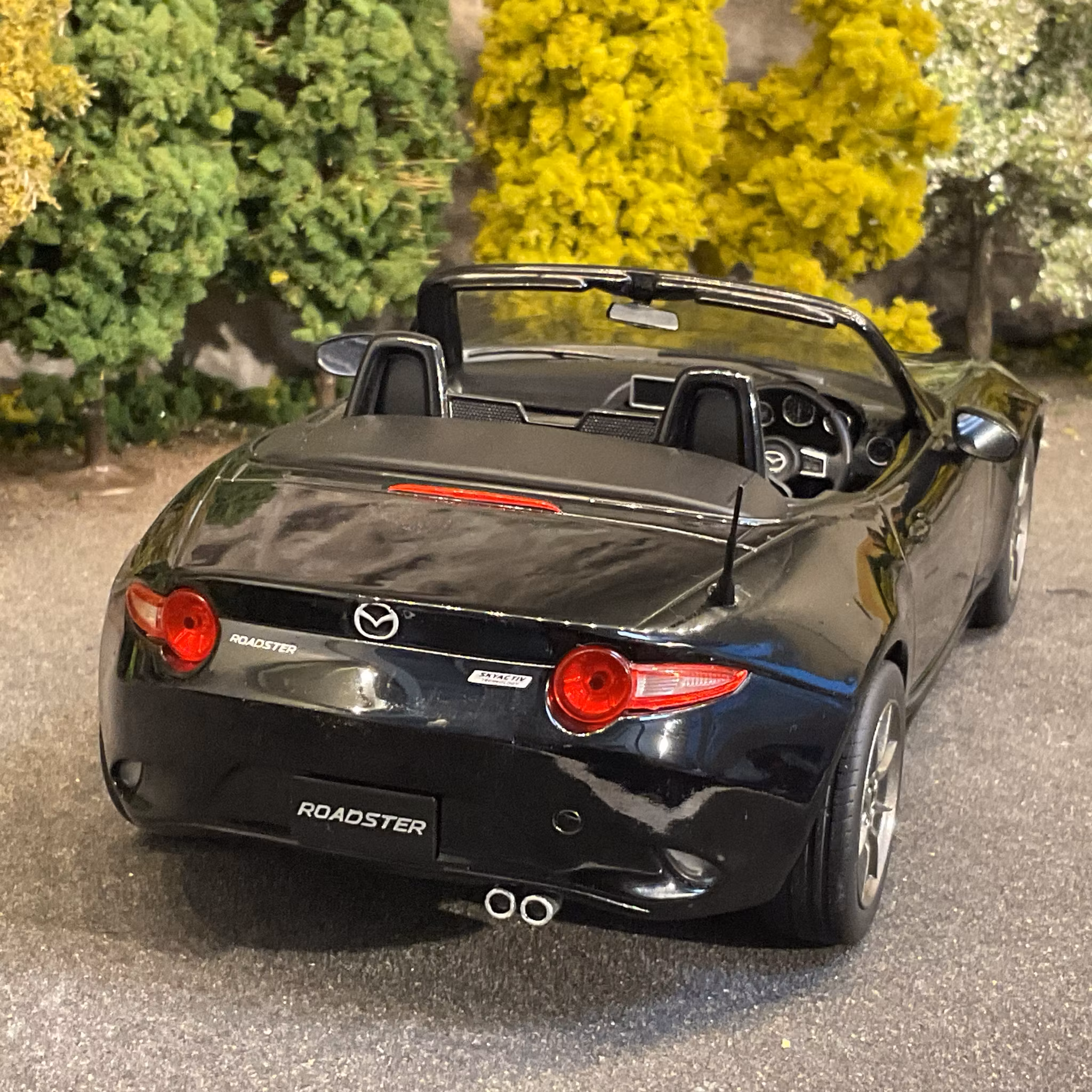 Skala 1/18 Mazda Roadster 15' Black (MX-5 Miata) RHD fr First:18 Models