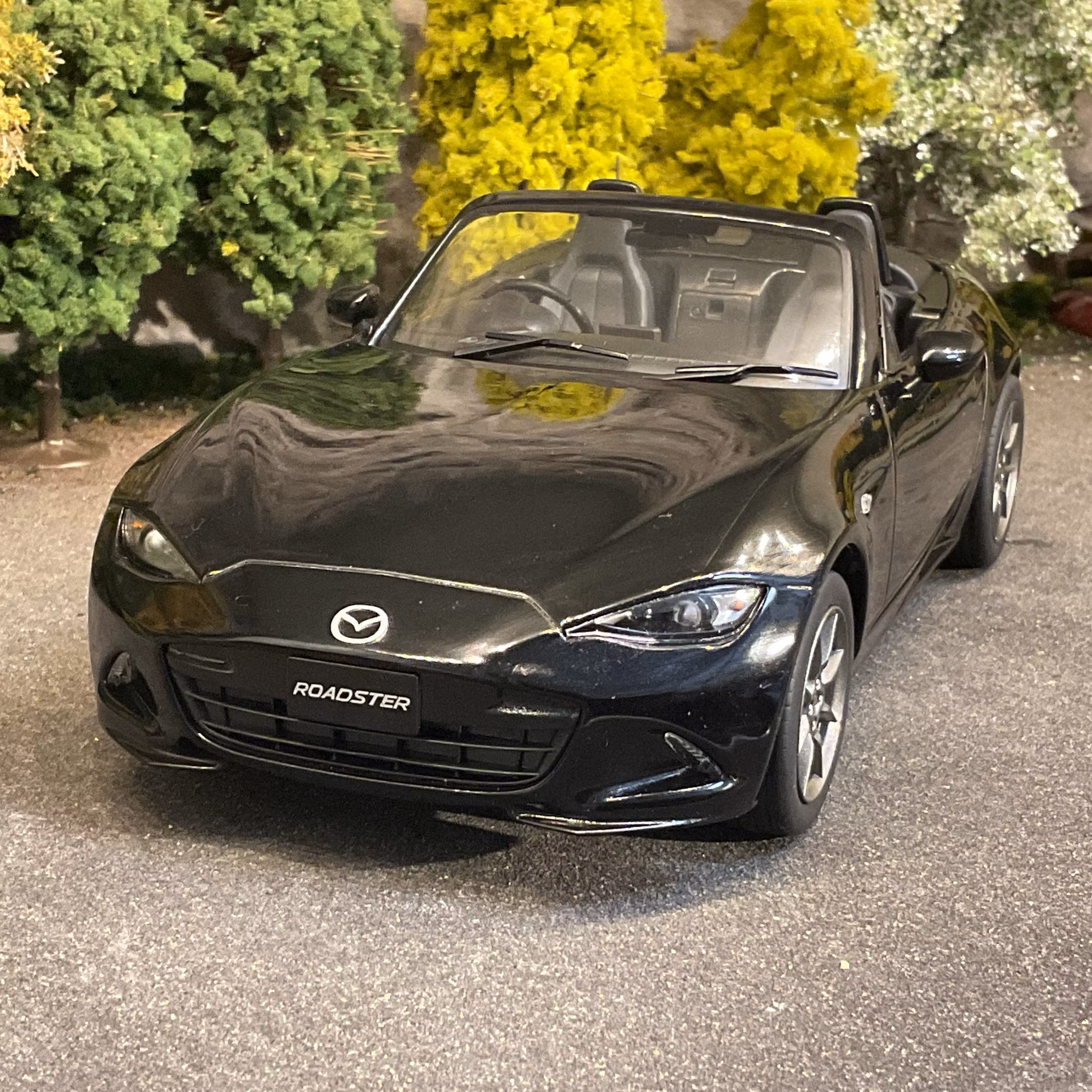 Skala 1/18 Mazda Roadster 15' Black (MX-5 Miata) RHD fr First:18 Models