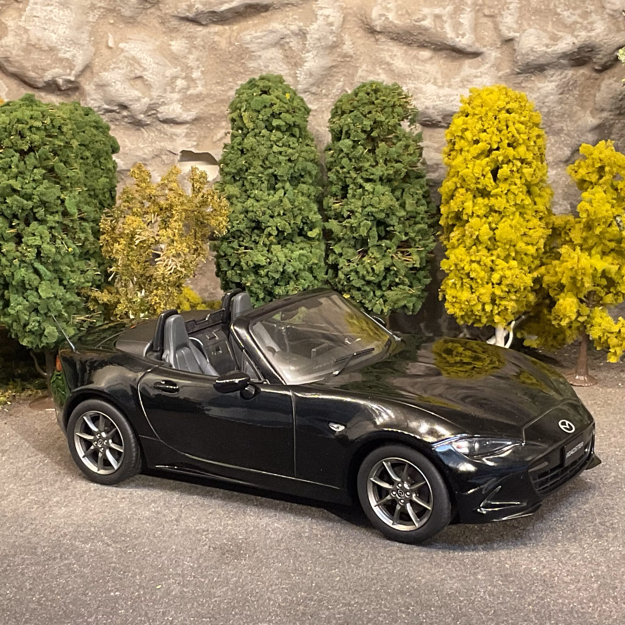 Skala 1/18 Mazda Roadster 15' Black (MX-5 Miata) RHD fr First:18 Models