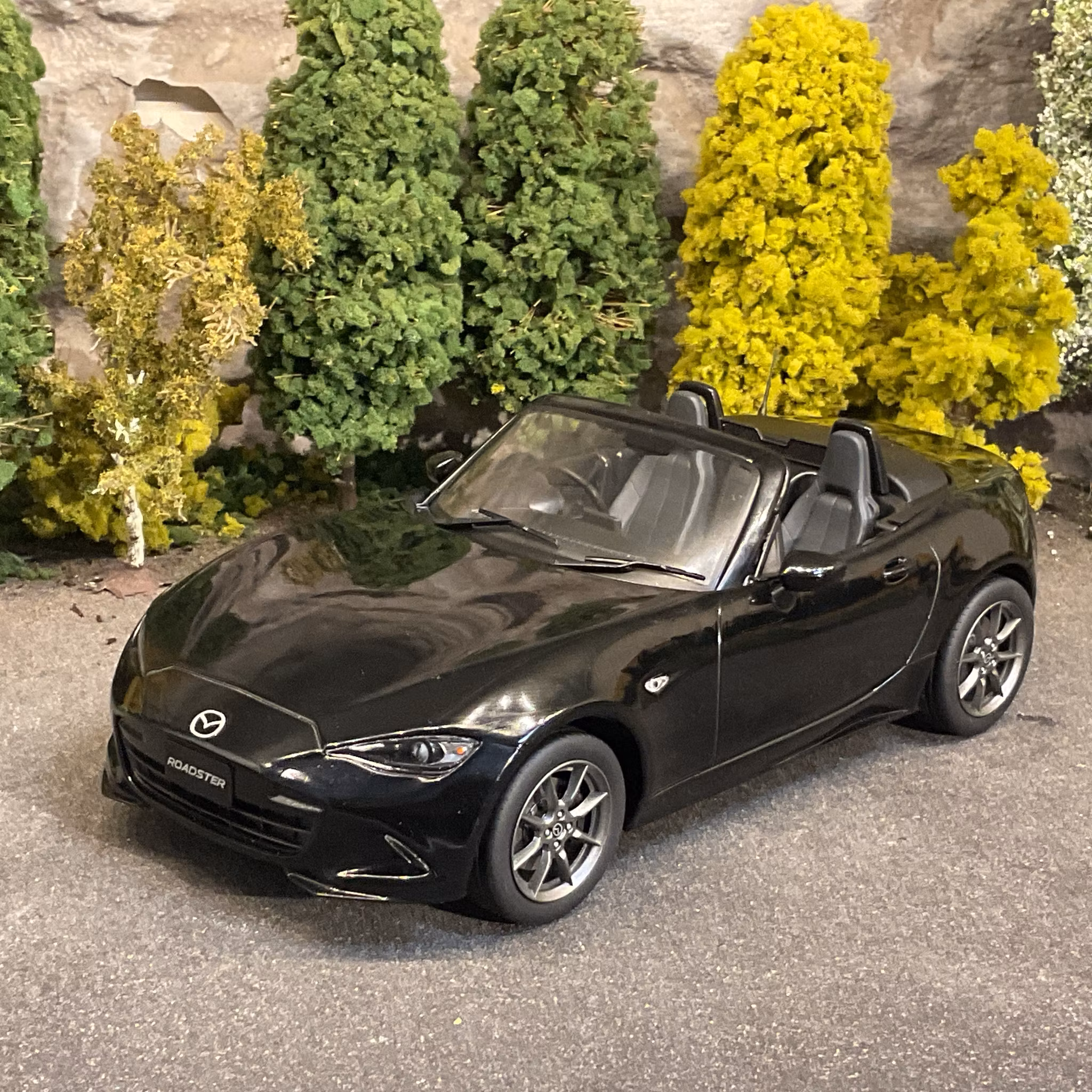 Skala 1/18 Mazda Roadster 15' Black (MX-5 Miata) RHD fr First:18 Models