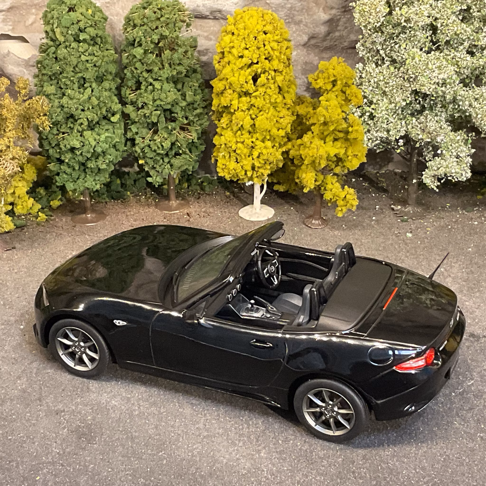 Skala 1/18 Mazda Roadster 15' Black (MX-5 Miata) RHD fr First:18 Models