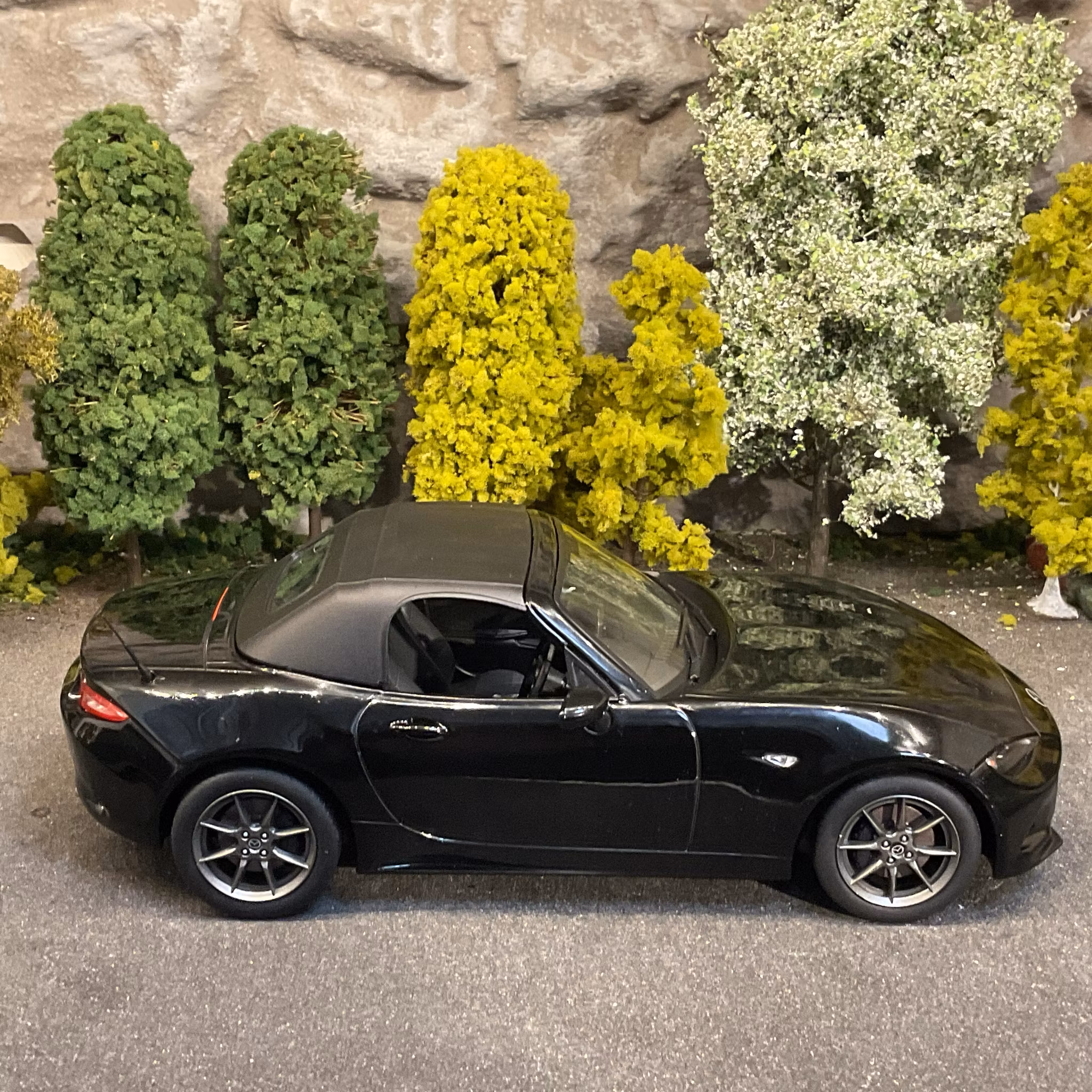 Skala 1/18 Mazda Roadster 15' Black (MX-5 Miata) RHD fr First:18 Models
