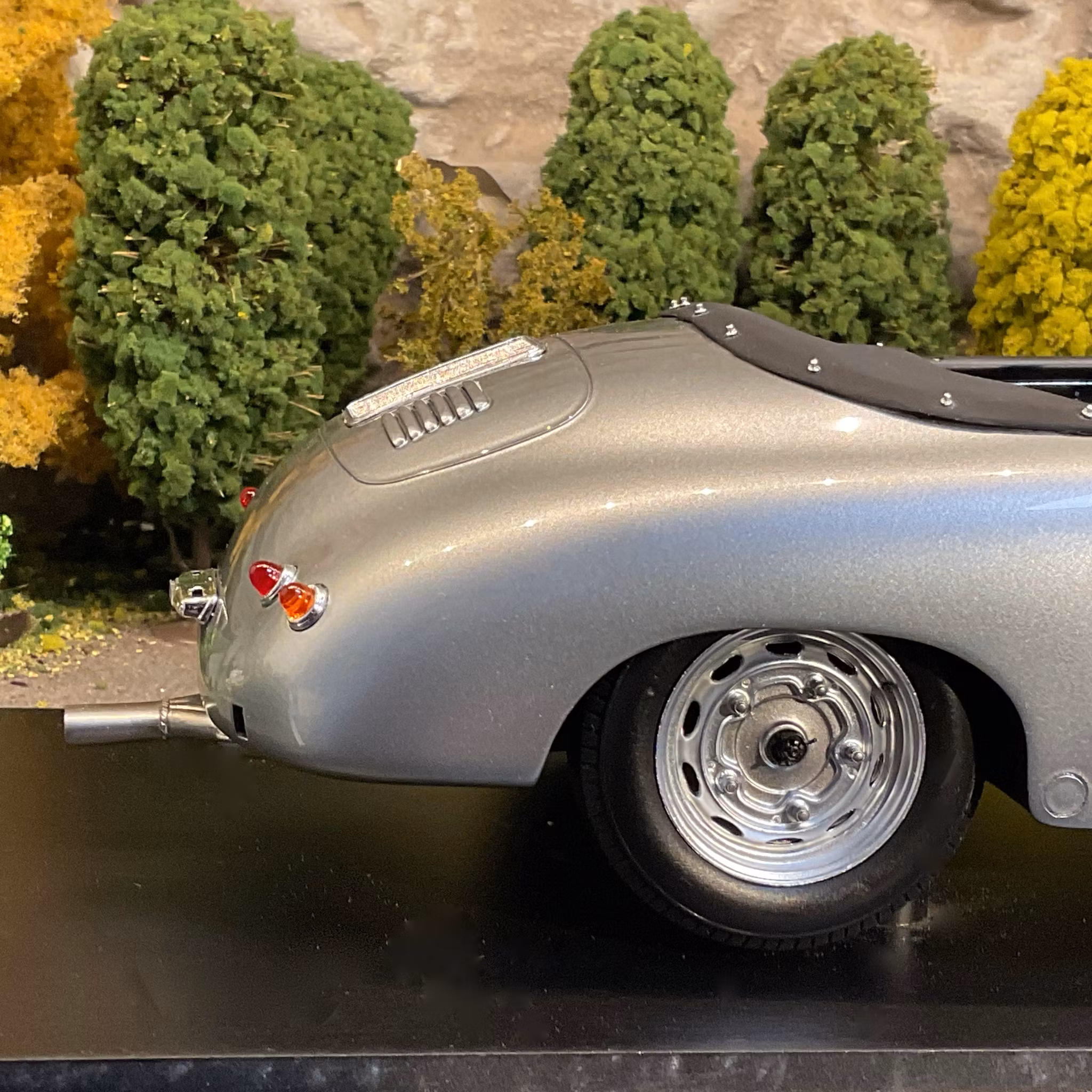 Skala 1/12 Porsche 356 Speedster Carrera fr Spark (12S004)