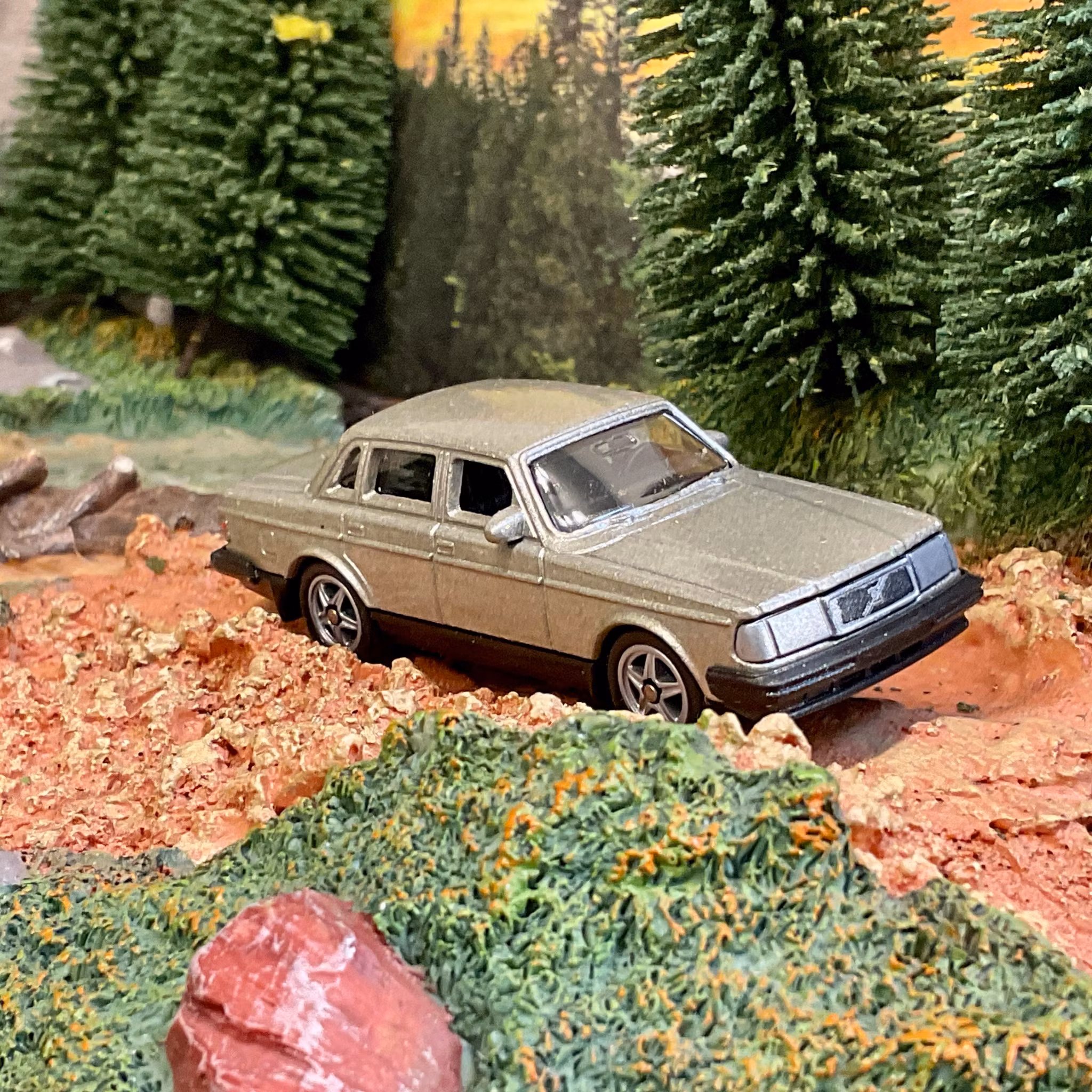 Skala 1/64 Volvo 240 GL, Gold fr Nex models / Welly