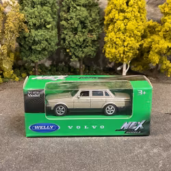 Skala 1/64 Volvo 240 GL, Gold fr Nex models / Welly