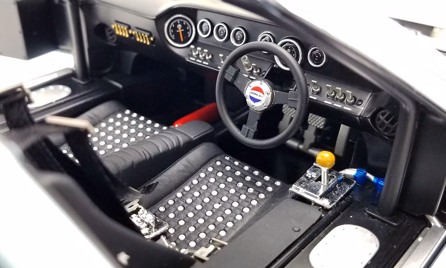 Skala 1/12 #22 1969 Ford GT40 MKI - 1969 Sebring 12 Hours Champion fr Acme Masterpiece Collection