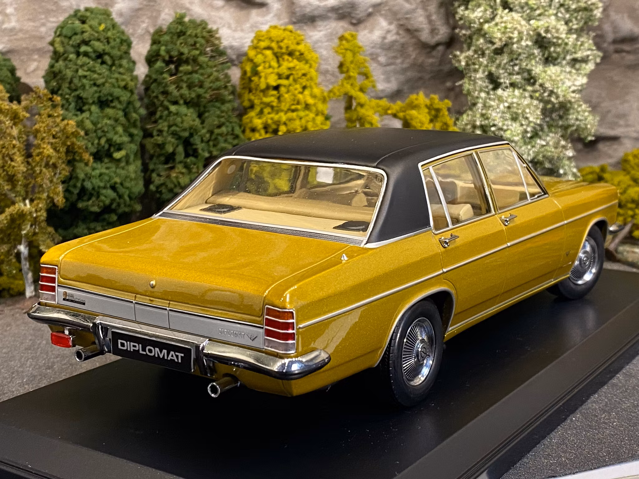 Skala 1/18 Opel Diplomat V8, Gold fr Norev