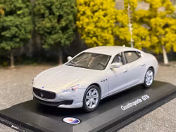 Skala 1/43 Maserati Quattroporte GTS fr WhiteBox