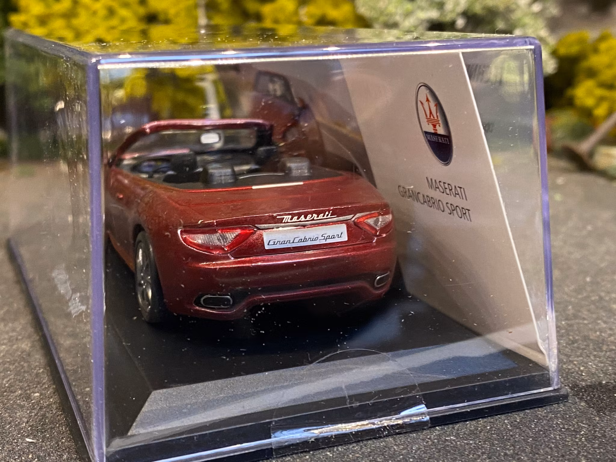 Skala 1/43 Maserati GranCabrio Sport fr WhiteBox