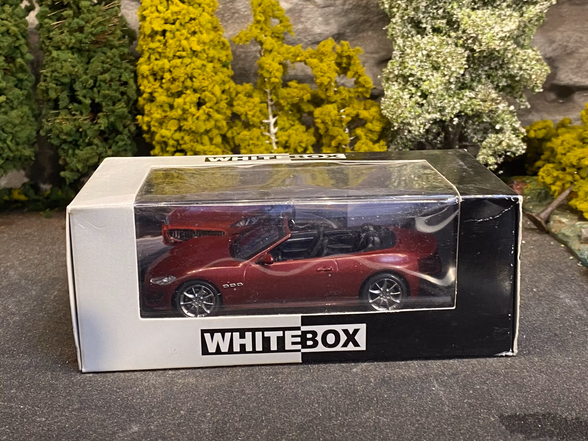 Skala 1/43 Maserati GranCabrio Sport fr WhiteBox