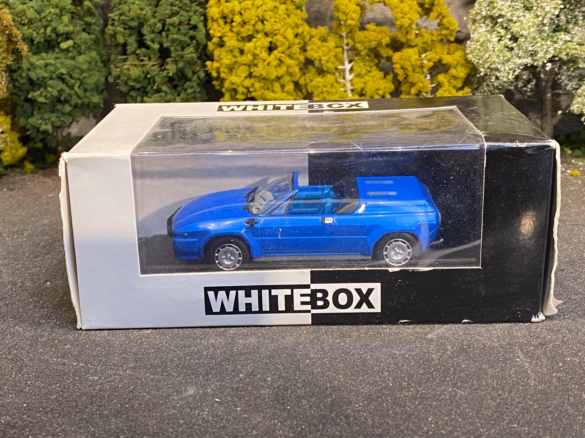 Skala 1/43 Lamborghini Jalpa Spider Prototipo 1987, blue fr WhiteBox 1 of 1000 ex