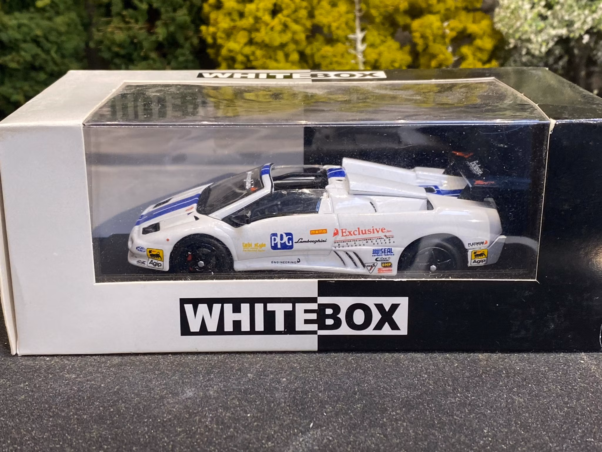 Skala 1/43 Lamborghini Diablo VT-R Roadster Trofeo, White fr WhiteBox